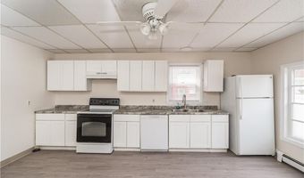 60 SPRING St, Lincoln, RI 02838