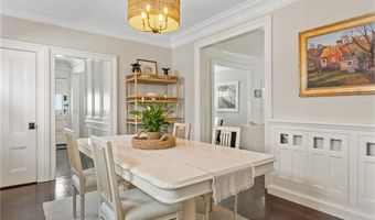 12 Bliss Rd, Newport, RI 02840