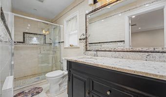 31 Edgemere Dr, Albertson, NY 11507