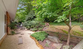 8004 PARK OVERLOOK Dr, Bethesda, MD 20817