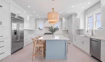 2 Sedge Ct, Narragansett, RI 02882