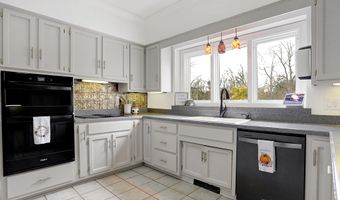 7082 Tremont Dr, Bargersville, IN 46106