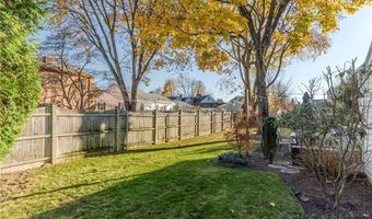 7 Mayfair Dr, East Providence, RI 02916