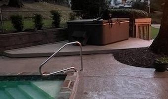 835 Lakeshore Dr NW, Berkeley Lake, GA 30096