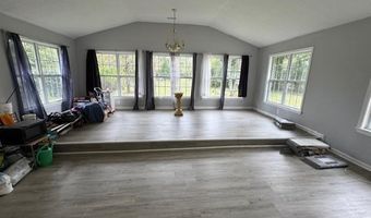 15 Mango St, Andrews, SC 29510