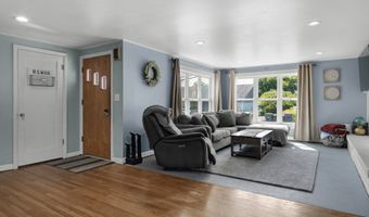 1858 5TH St, Astoria, OR 97103