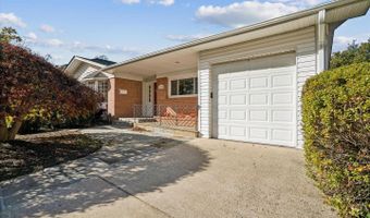 5813 MIDHILL St, Bethesda, MD 20817