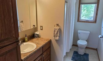 1005 Plum Ln, Aberdeen, SD 57401