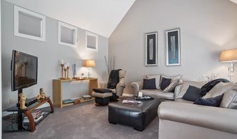 255 Bonnie Ln, Aurora, OH 44202