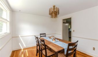 22 Whitewood Dr, Cranston, RI 02920