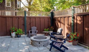 17 Lincoln St, Newport, RI 02840