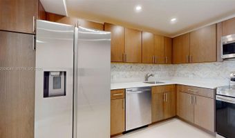 20100 W Country Club Dr 801, Aventura, FL 33180