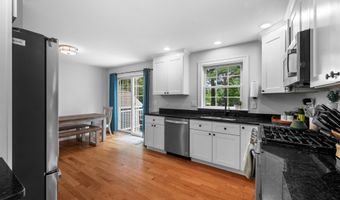 34 Crawley Falls Rd, Brentwood, NH 03833