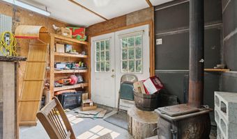 32 S V Ln, Augusta, ME 04330