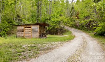 81 Amsoil Dr, Bakersville, NC 28705