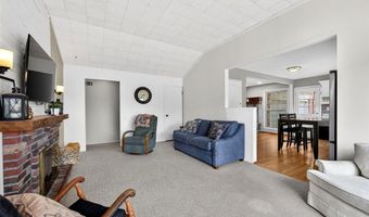 404 Oakmont Cir, Ballwin, MO 63011
