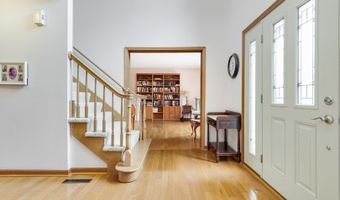 420 Fairway View Dr, Algonquin, IL 60102