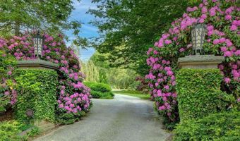 14 Leroy Ave, Newport, RI 02840