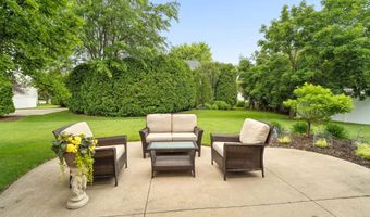 208 E APPLE CREEK Rd, Appleton, WI 54913