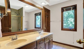 9015 Admirals Pointe Dr, Indianapolis, IN 46236