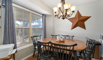 1813 Edgewood Dr, Aurora, MO 65605