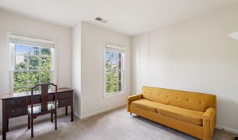 817 OAK KNOLL Ter, Rockville, MD 20850