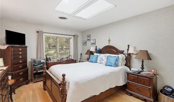 115 Pine Glen Dr, East Greenwich, RI 02818