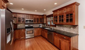 618 9th St, Ames, IA 50010