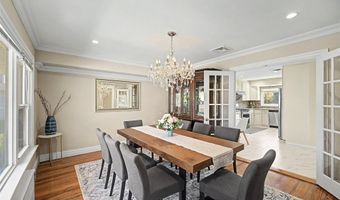 31 Edgemere Dr, Albertson, NY 11507