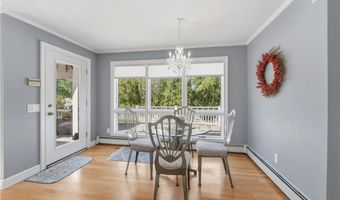 38 Gondola Ave, Jamestown, RI 02835
