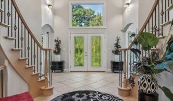 925 N River Rd, Algonquin, IL 60102