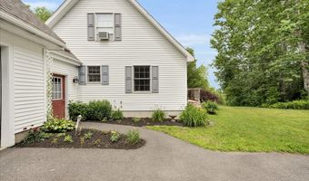 21 Bowling Green Ln, Belfast, ME 04915