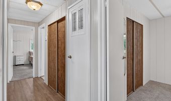 21986 LAUREL Ave, Aurora, OR 97002