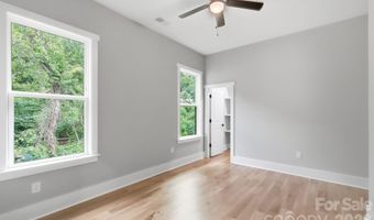 1106 Brookhurst Dr, Charlotte, NC 28205