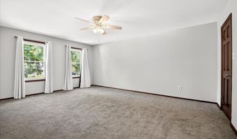 465 Redwood Forest Dr, Ballwin, MO 63021