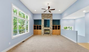 820 Greenwood Hills Dr, Adel, IA 50003