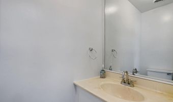 642 15TH St S 2, Arlington, VA 22202