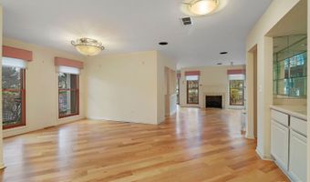 2060 N Charter Point Dr, Arlington Heights, IL 60004