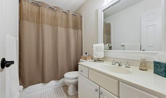 1710 Ridgeview Circle Dr, Ballwin, MO 63021