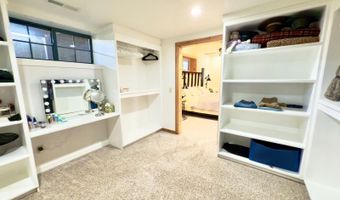 300 Round Up Ln, Bakersfield, MO 65609