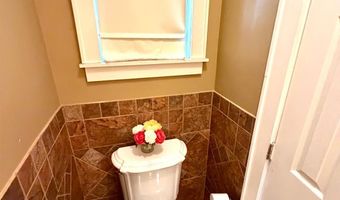 33 Livingston Ave, Avenel, NJ 07001