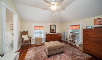 40 Vine St, East Greenwich, RI 02818