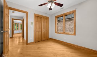 1017 E Red Oak St, Addison, IL 60101