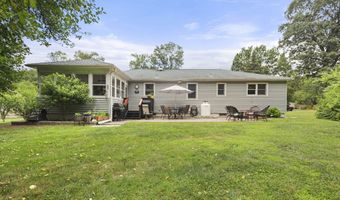 17 Valley Stream Dr, Danbury, CT 06811