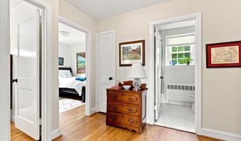 49 W SKIPPACK Pike, Ambler, PA 19002
