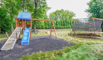 2641 Topflite Dr, Akron, OH 44312