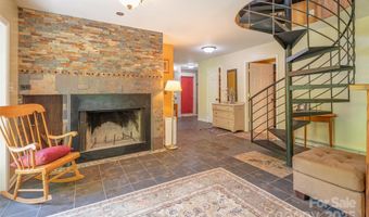14 Shelton Branch Rd, Barnardsville, NC 28709