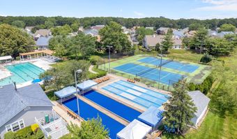 180 Sylvan Lake Blvd, Bayville, NJ 08721