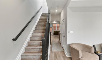 1102 S HIGHLAND St 3, Arlington, VA 22204