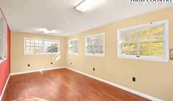 762 George Eggers Rd, Banner Elk, NC 28604